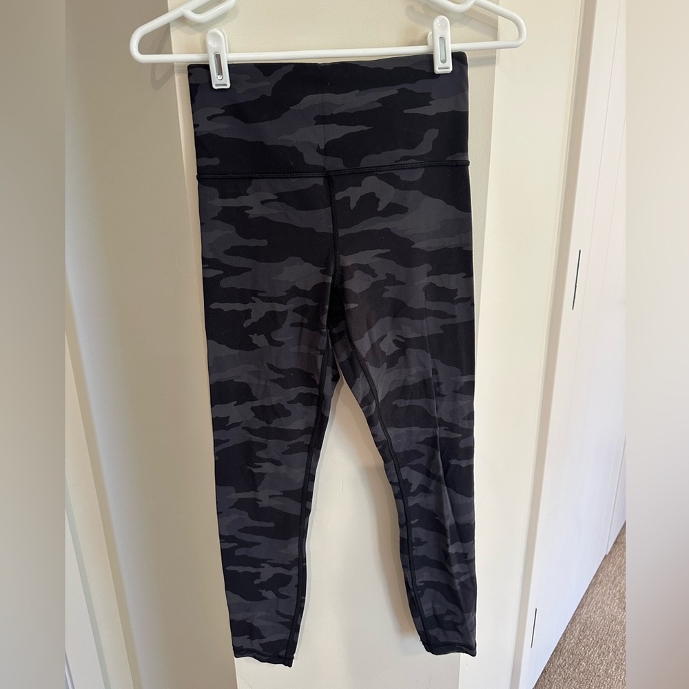 Black camo Athleta leggings